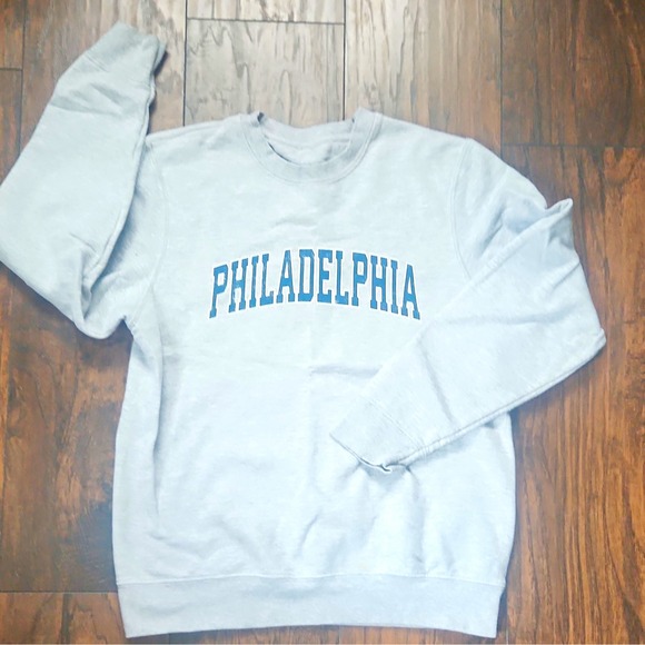 Other - Womens Gray Crewneck Pullover Sweatshirt Philadelphia Graphic Size S Small Flaw